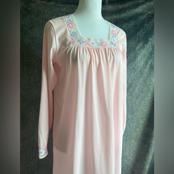 Vintage Embroidered Floral Nightgown - Picture 2 of 3
